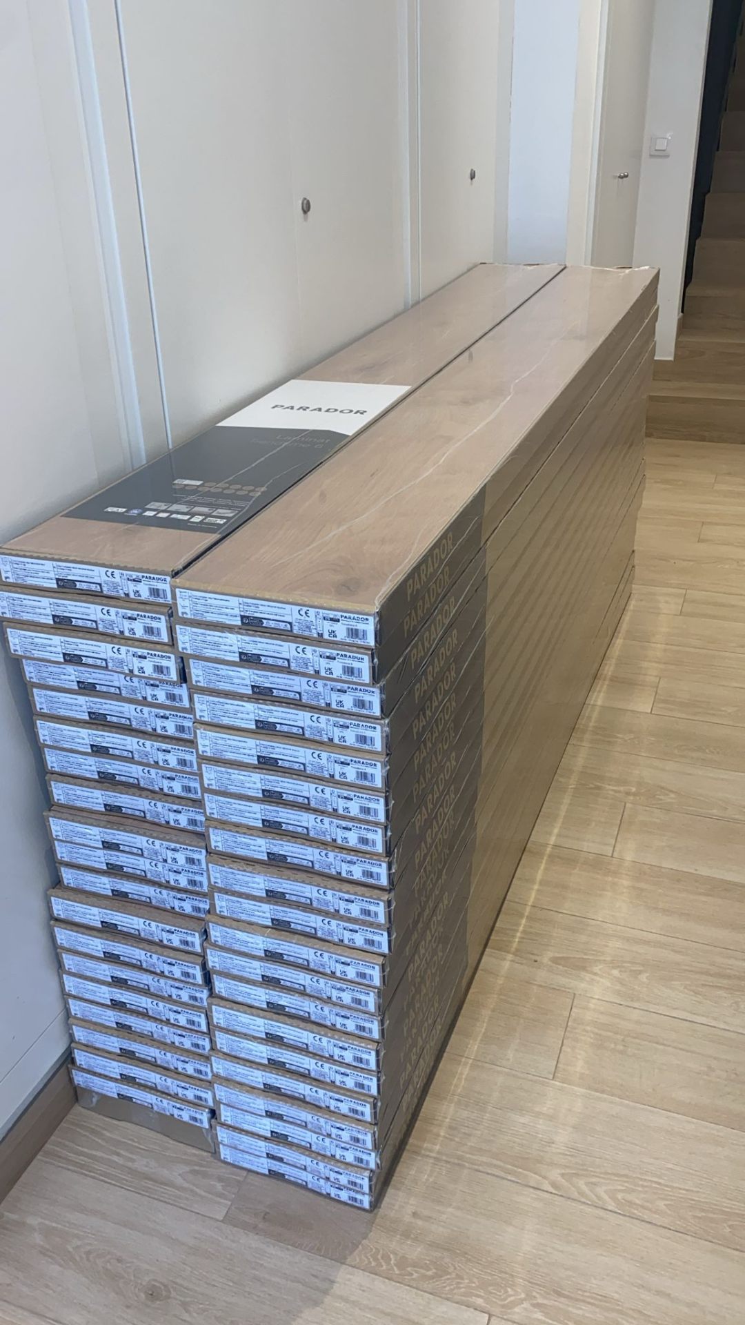 Cajas de parquet laminado Parador en Vilafranca
